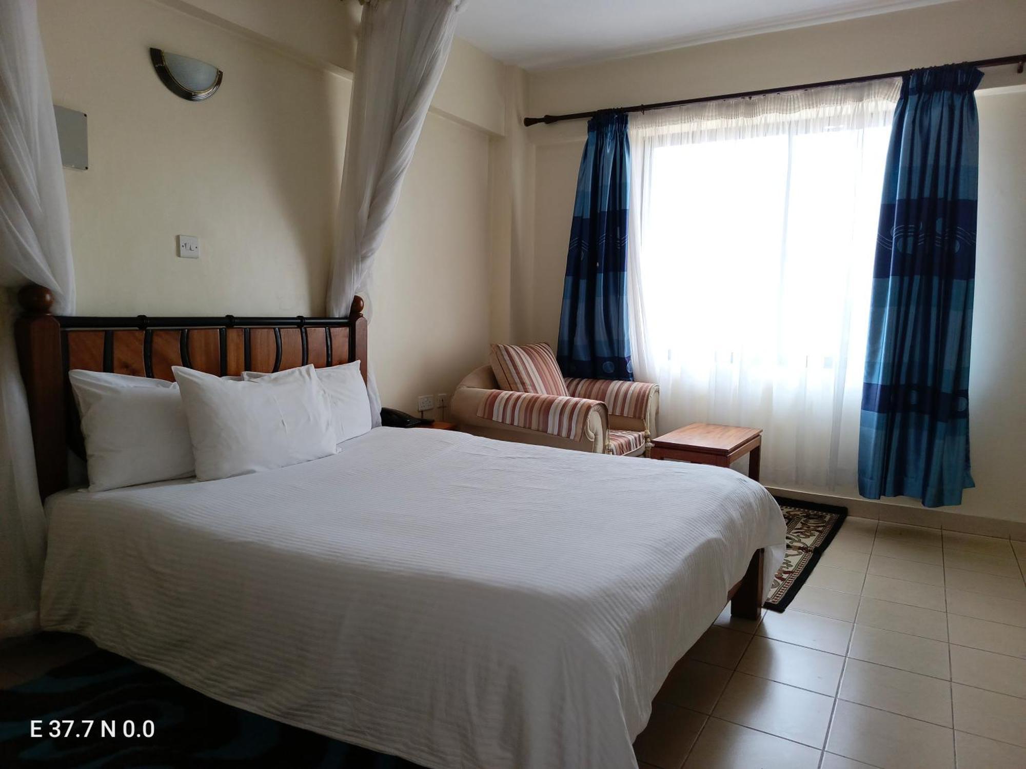 Meru Paramount Bagian luar foto