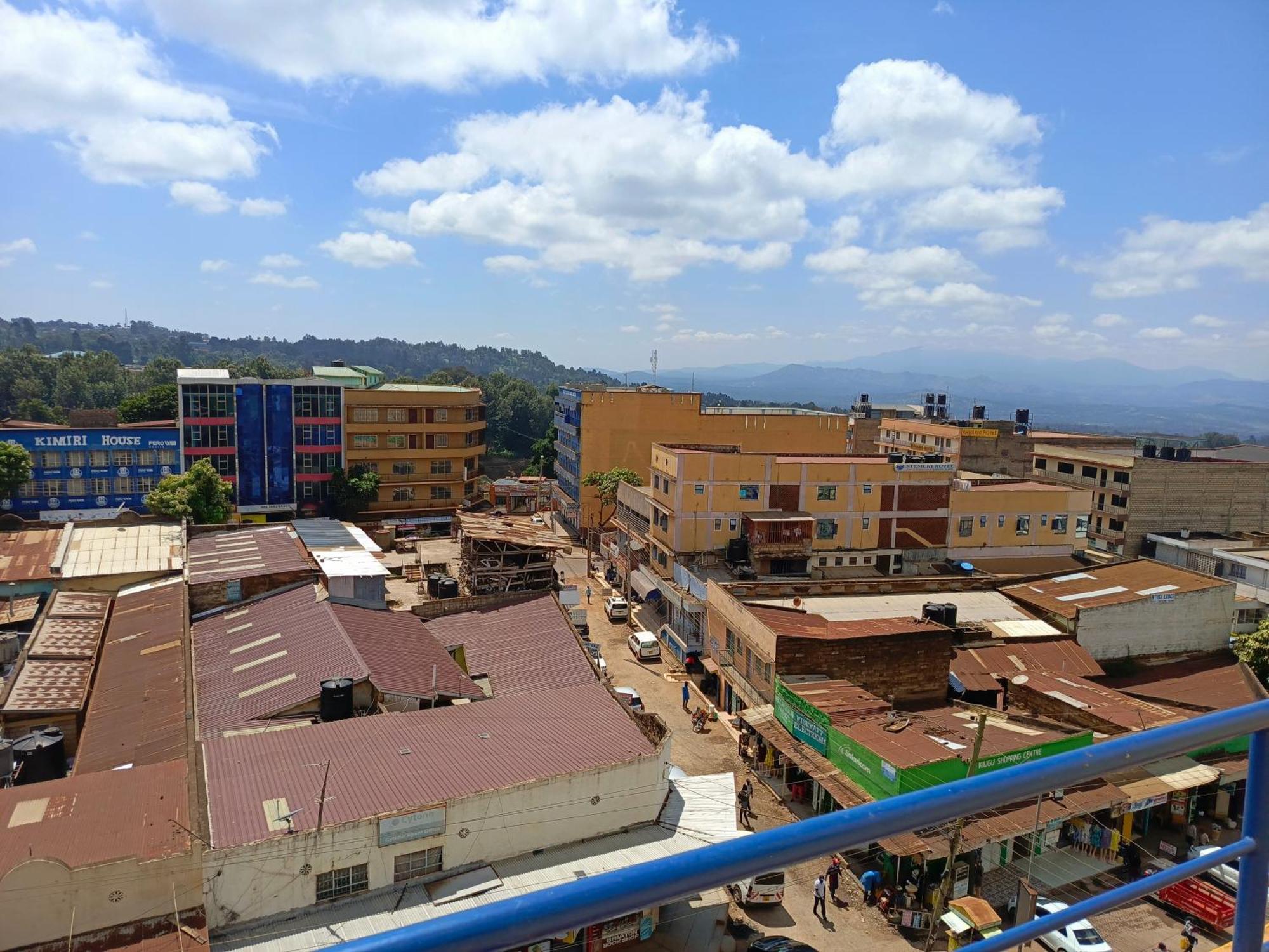 Meru Paramount Bagian luar foto