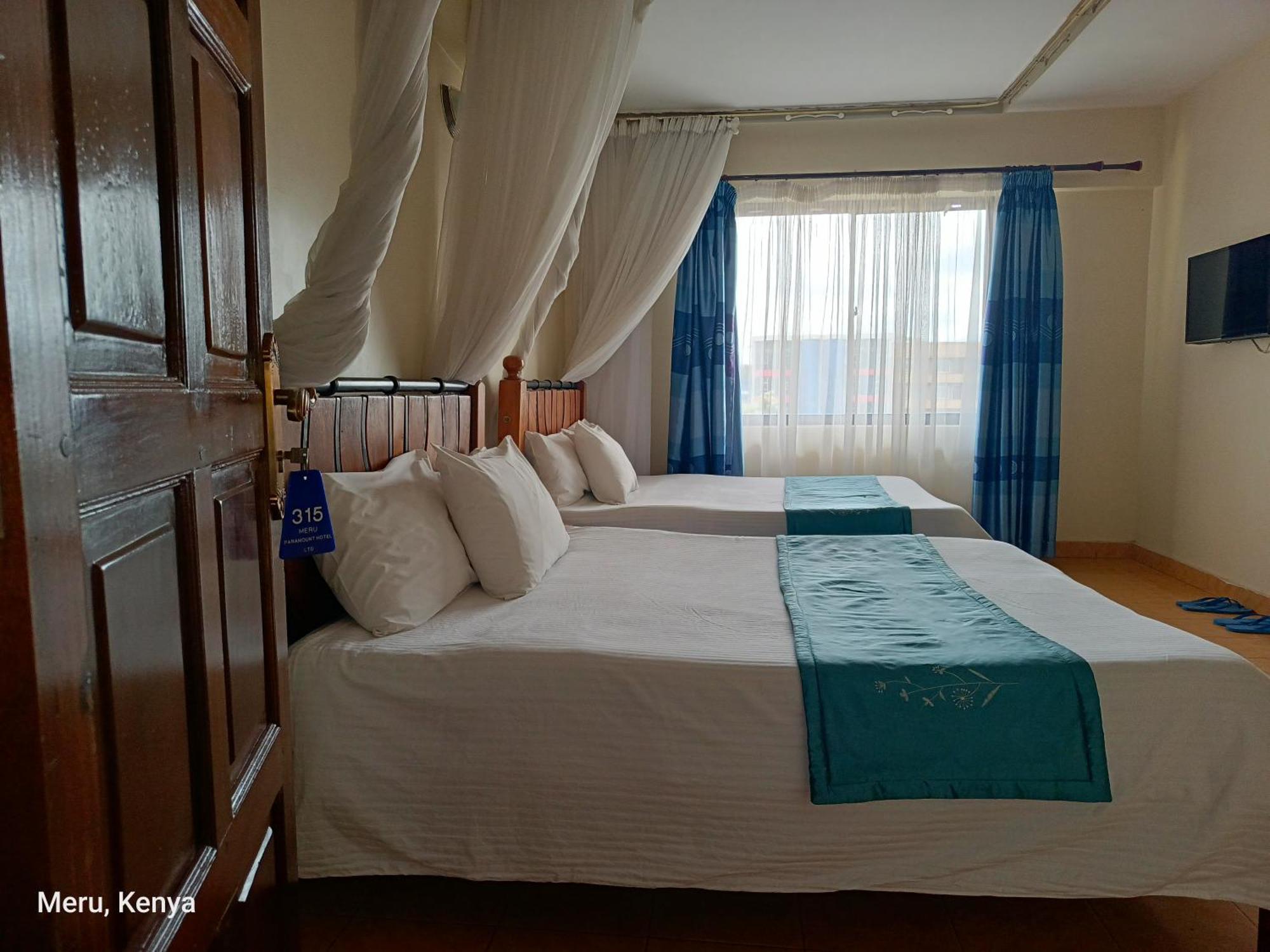 Meru Paramount Bagian luar foto
