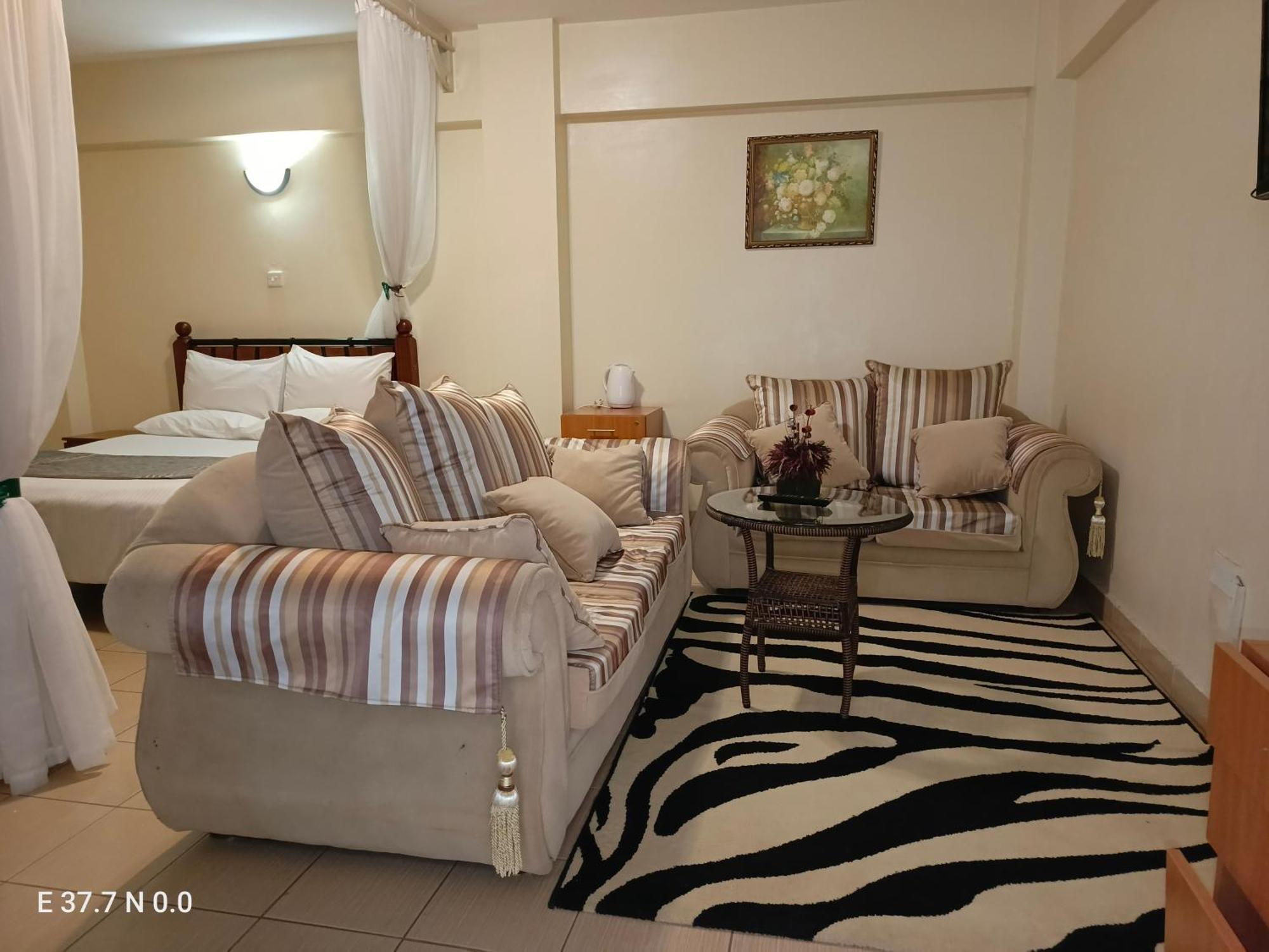 Meru Paramount Bagian luar foto