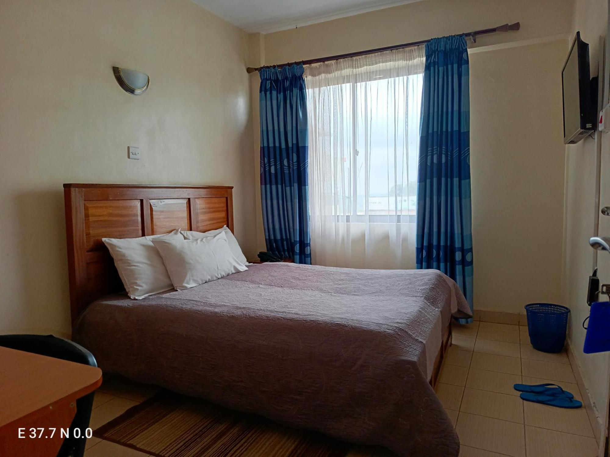 Meru Paramount Bagian luar foto