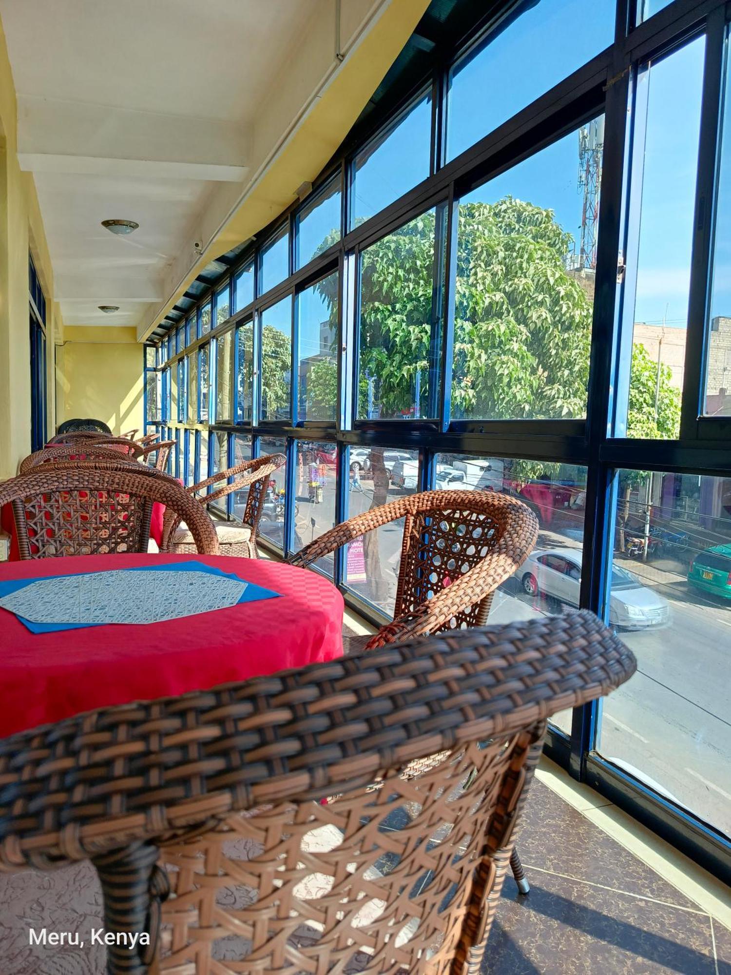 Meru Paramount Bagian luar foto
