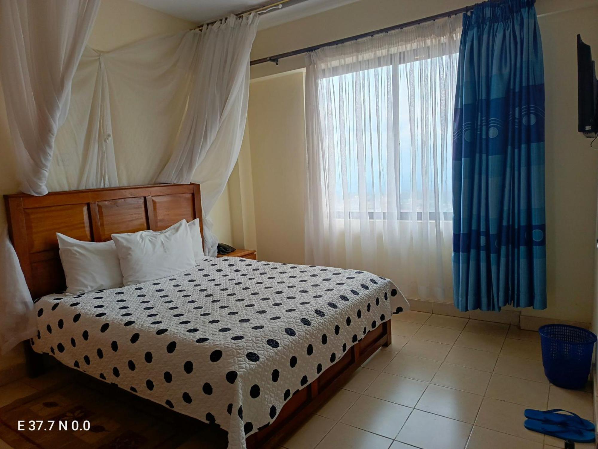Meru Paramount Bagian luar foto