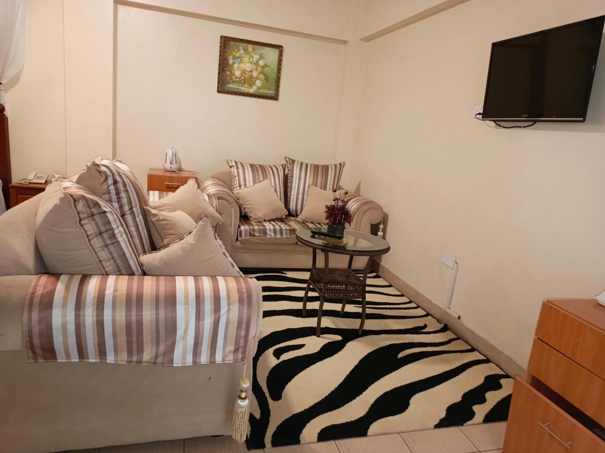 Meru Paramount Bagian luar foto