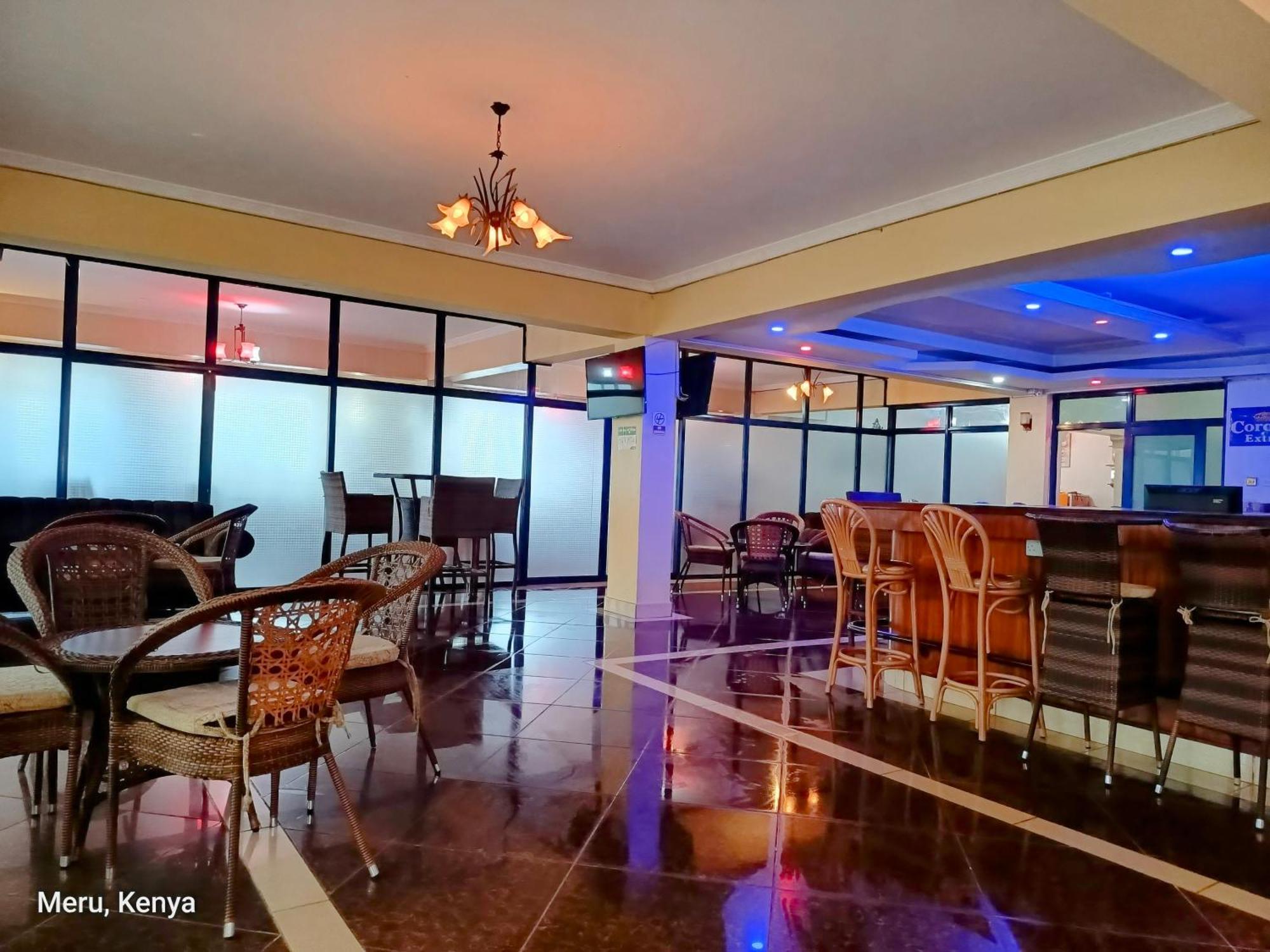 Meru Paramount Bagian luar foto
