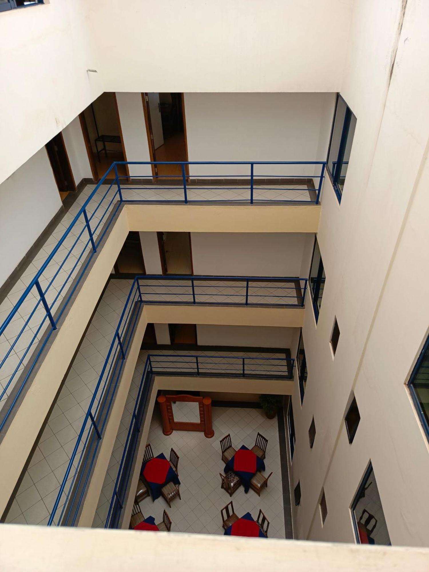 Meru Paramount Bagian luar foto
