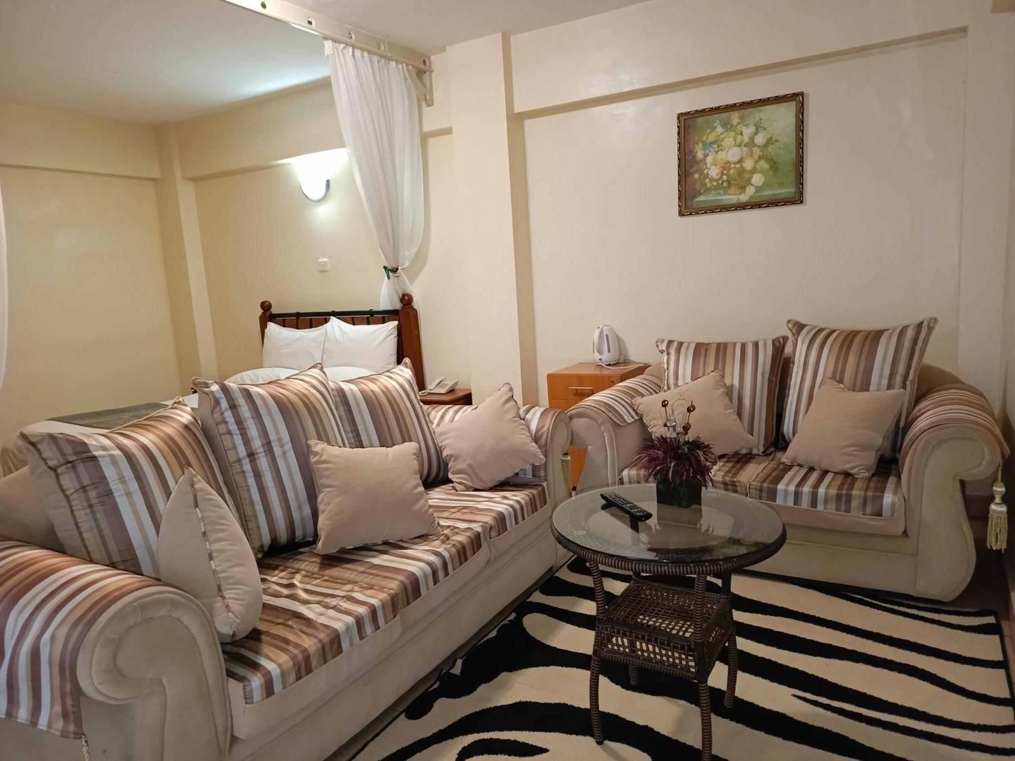 Meru Paramount Bagian luar foto