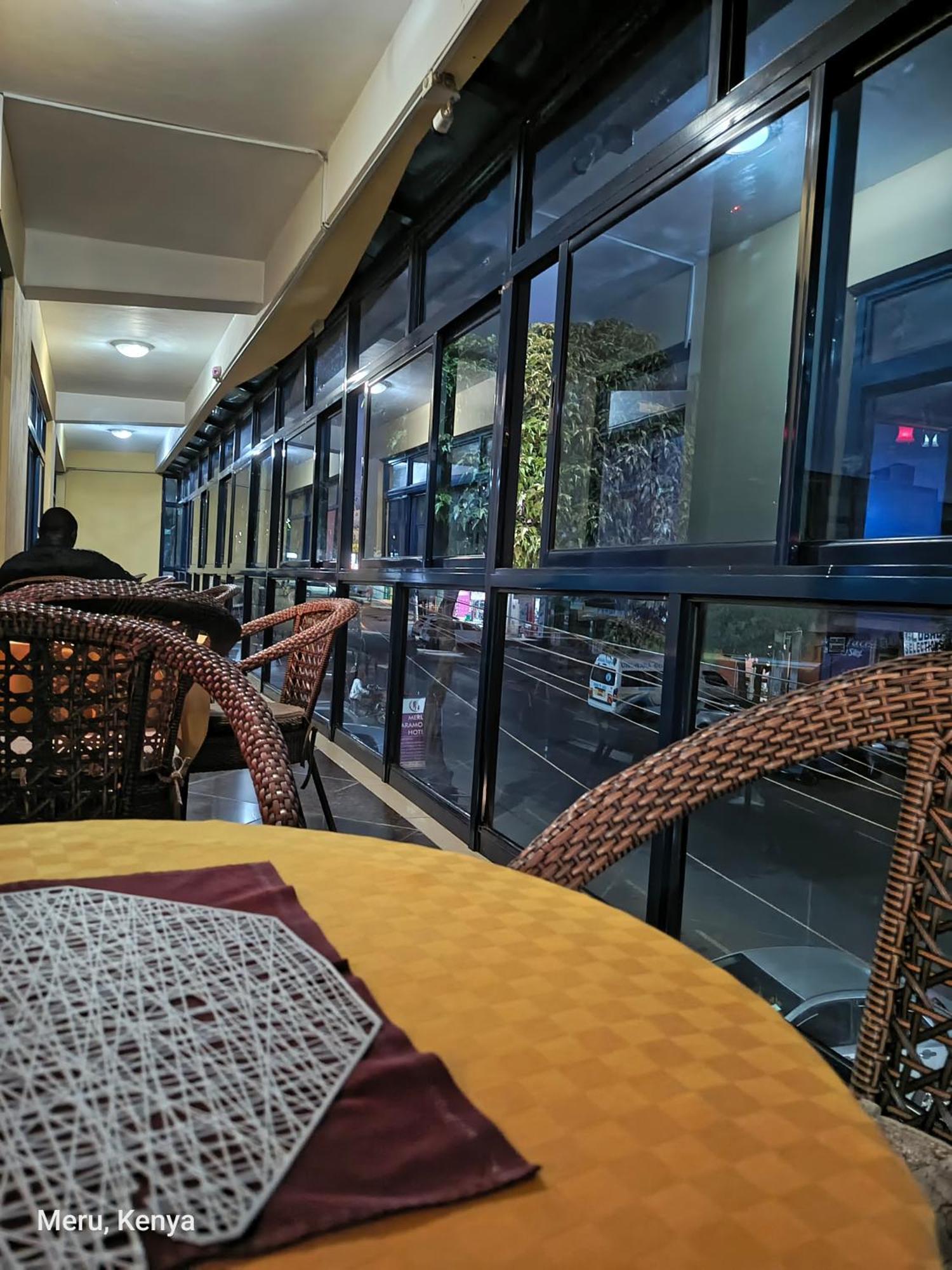 Meru Paramount Bagian luar foto