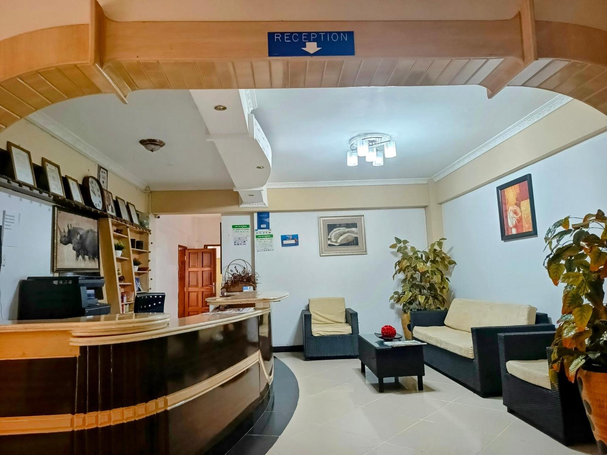 Meru Paramount Bagian luar foto