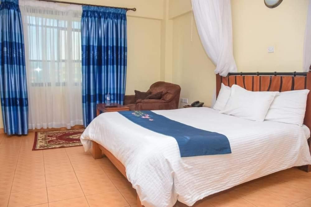 Meru Paramount Bagian luar foto