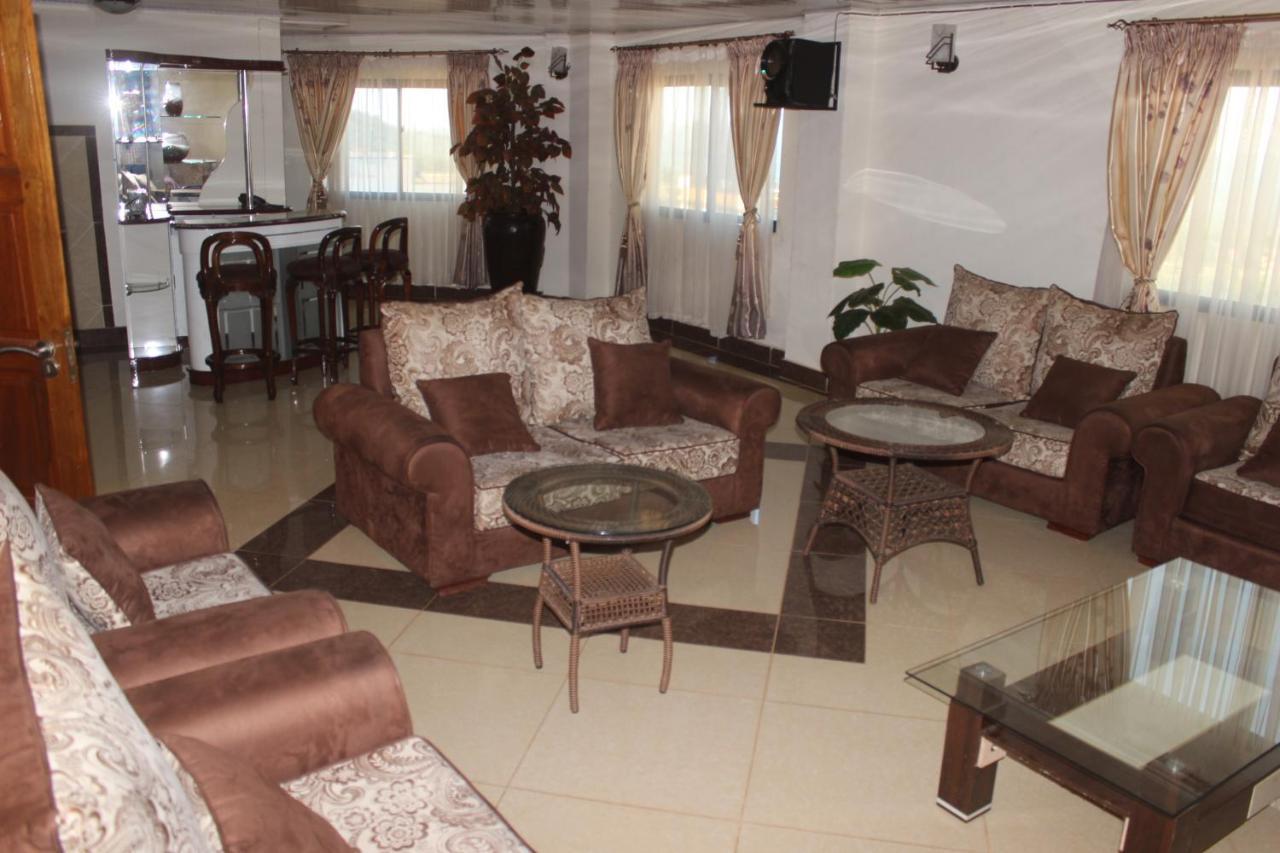 Meru Paramount Bagian luar foto