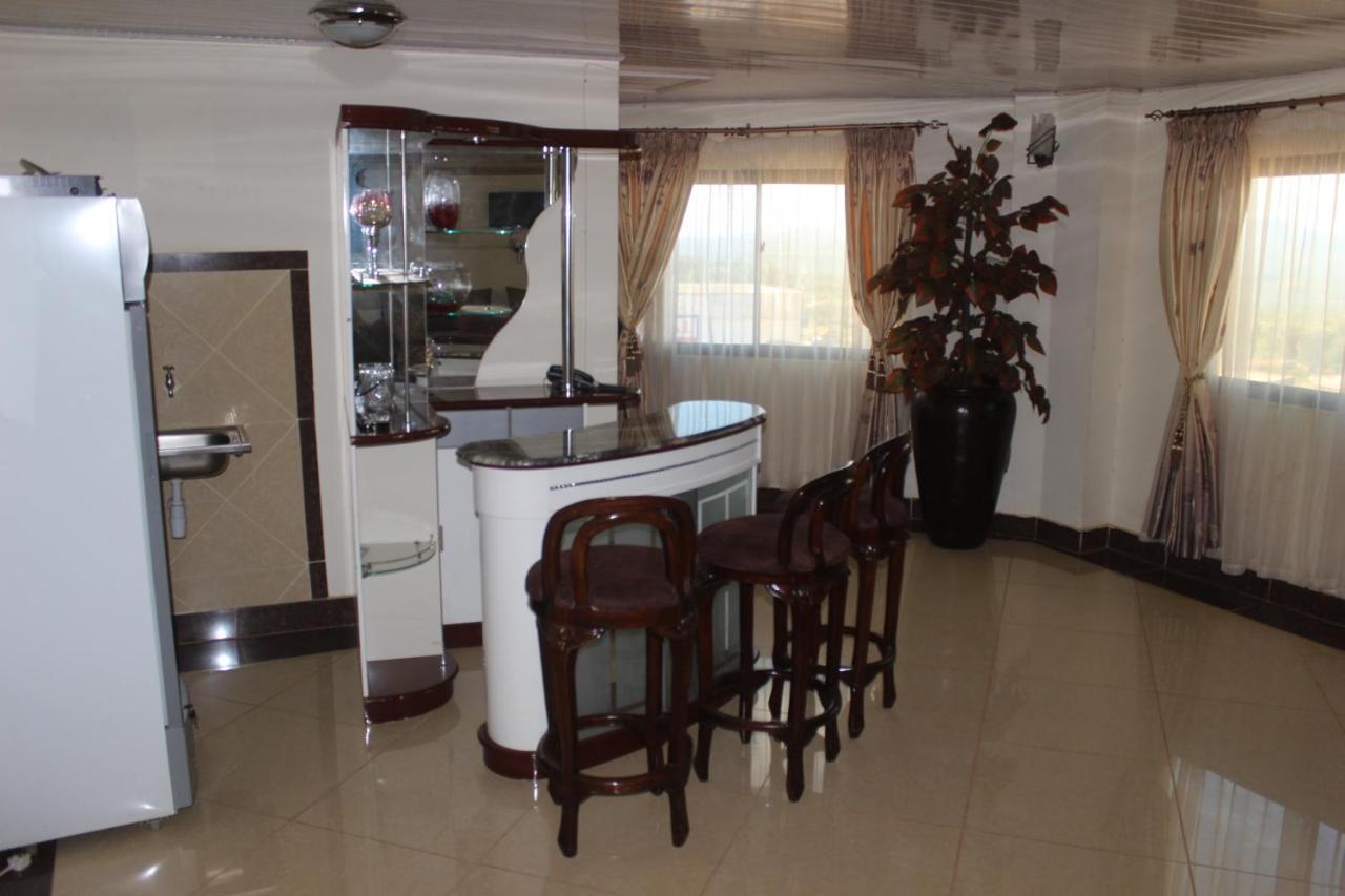 Meru Paramount Bagian luar foto