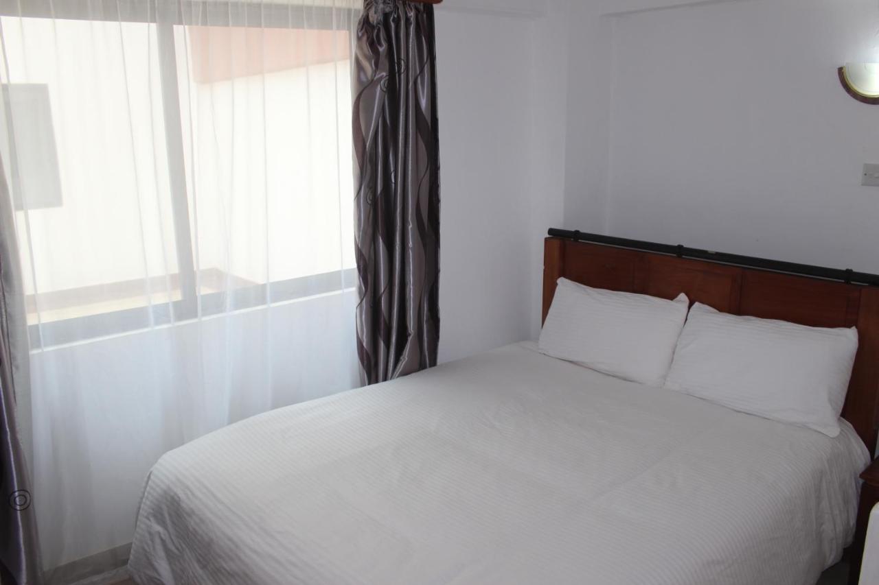Meru Paramount Bagian luar foto